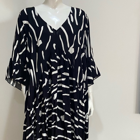 Black and white brushstroke hi-Lo maxi dress by Loralette Size 22/24 - Picture 8 of 13